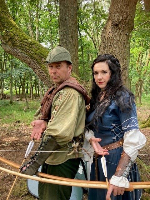 Robin Hood and Marian with bows and arrows